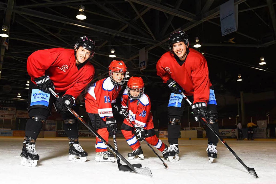 Beim Mdchentag des EHC Freiburg, darfst Du mit den Eishockeyprofis aufs Eis.  | Foto: EHC Freiburg