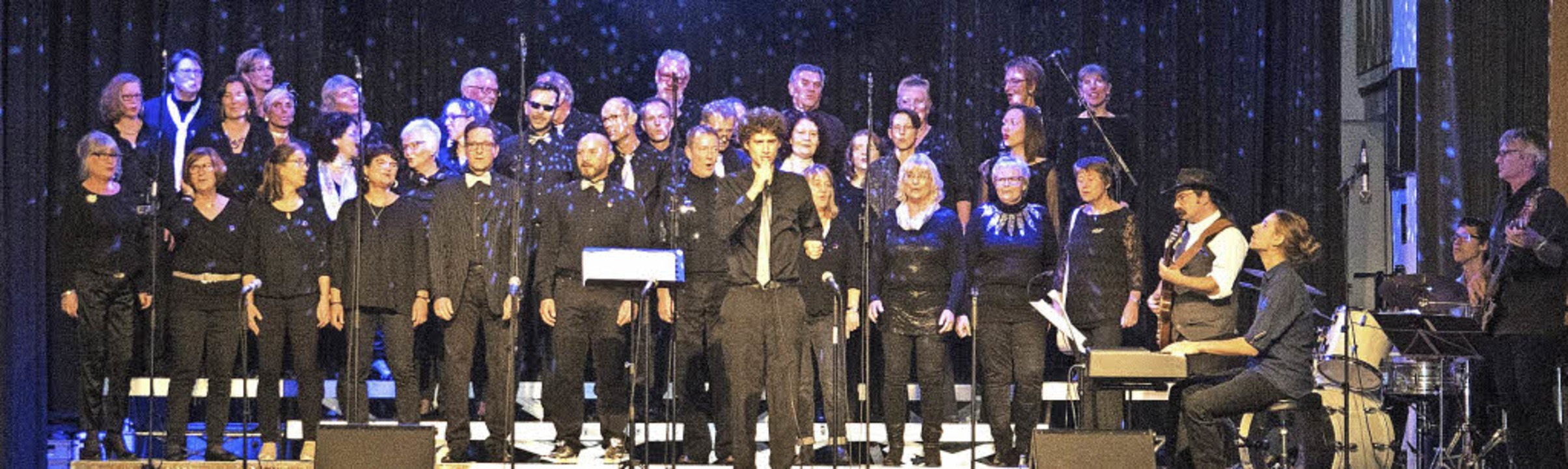 Die Arion Singers beim Jahreskonzert in der Festhalle Kollnau.  | Foto: Fotos: Hermann Kurz