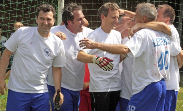 Beim Spiel der Legenden im Sommer  tra...AH-Abteilung des Vereins aufzumbeln.   | Foto: Jrn Kerckhoff