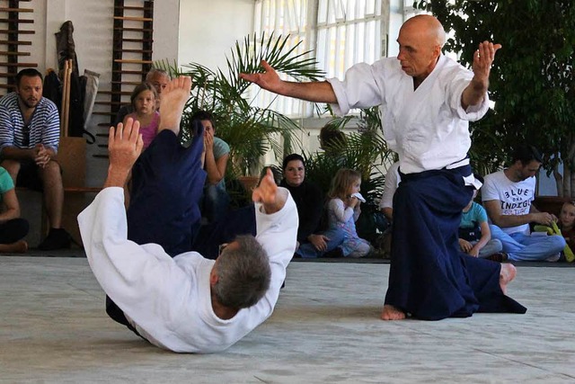 Aikido ist ein betont defensiver Kampfsport (Archivbild von Aikikai Freiburg)  | Foto: Thomas Fehrenbach