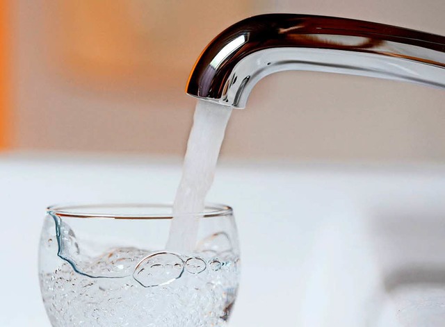 Hilft ein Glas kaltes Wasser gegen Schluckauf?  | Foto: Roland Weihrauch
