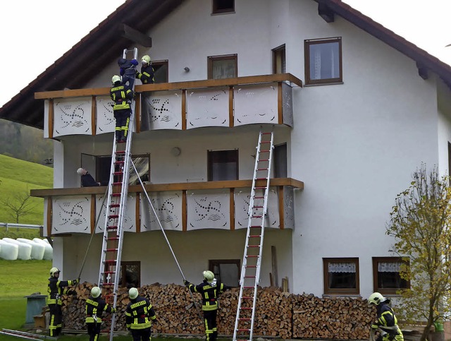 Feuerwehrbung in Oberprechtal: Ob da ...r &#8222;gerettet&#8220; werden muss?   | Foto: Roland Gutjahr