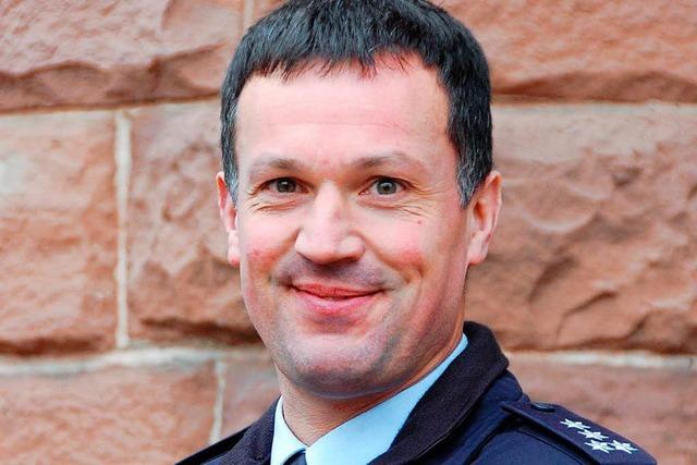 Dietmar Goeritz von der Polizei Weil am Rhein erklärt die Fahndungskontrollen