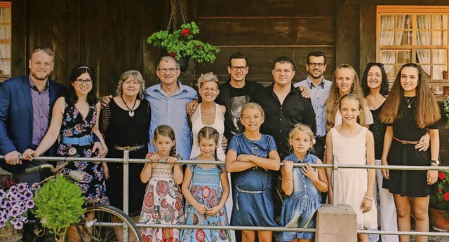 Die Familie Himmelsbach (hinten von li...illy, Mia Hilz und Tamara Himmelsbach   | Foto: Theo Weber