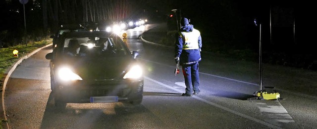 Die Polizei will Einbrecher finden und...er bei einer Kontrolle bei Neuenburg.   | Foto: Wolfrum