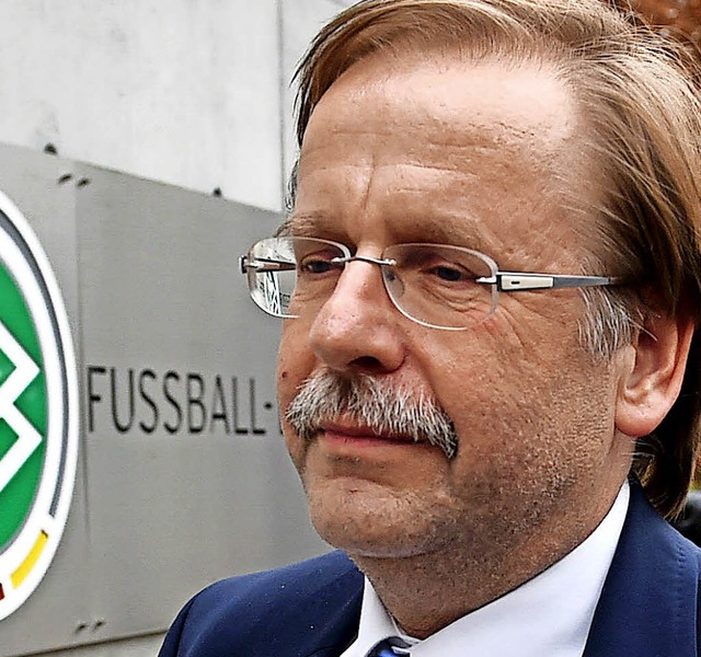 DFB-Vizeprsident Rainer Koch wnscht ...Spiele der Amateure, nicht der Profis.  | Foto: DPA