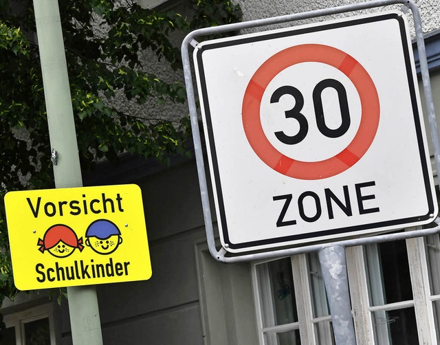 Der Gemeinderat Steinen soll zunchst ...um Schulen und Kindergrten absegnen.   | Foto:  dpa