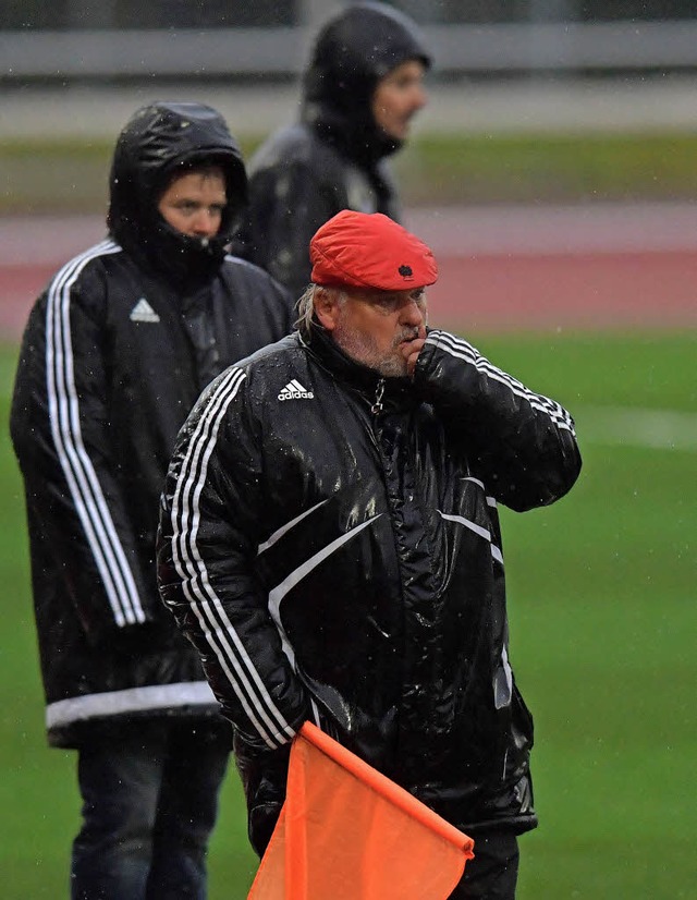 Das Wetter und der Spielverlauf im Hei...uerteam um Trainer Nils Boll (links).   | Foto: scheu
