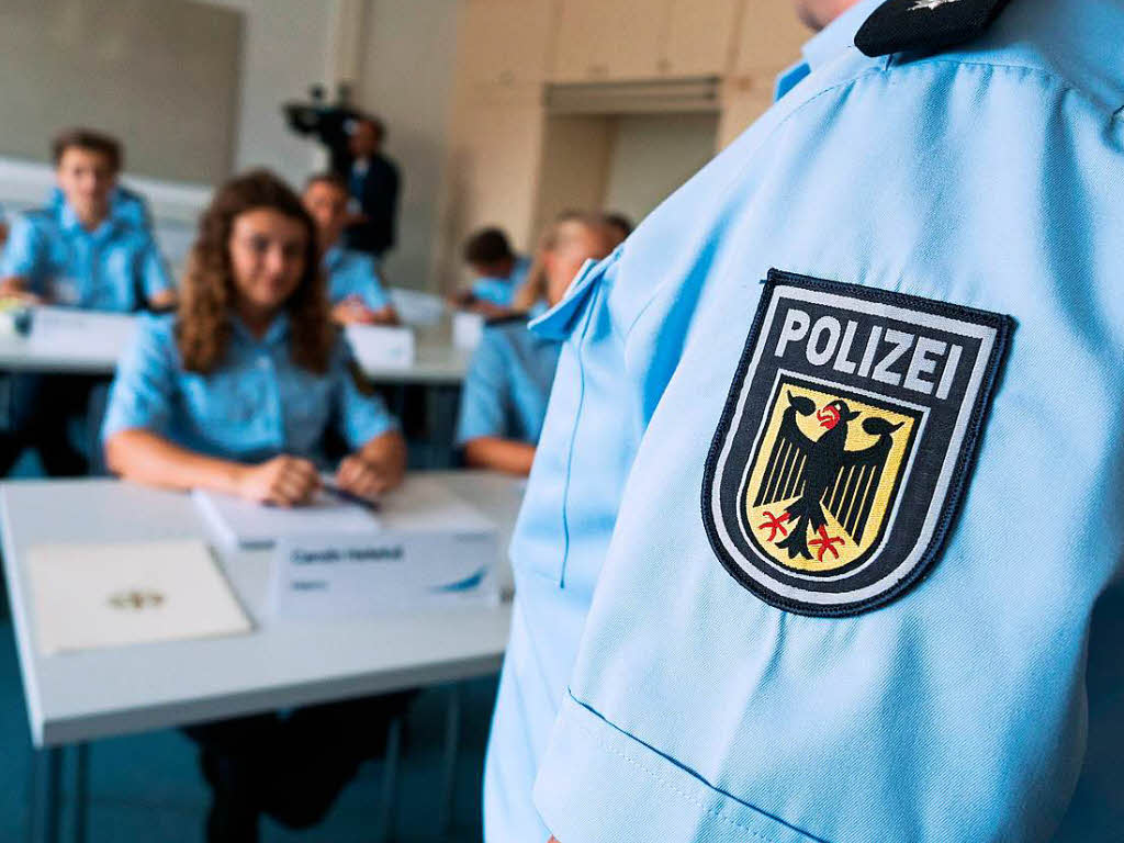  Zu wenig Platz für die Ausbildung der Polizei im Land? - Südwest Illustration 