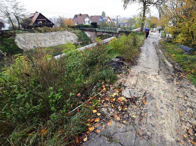 Gesperrt, aber nicht abgesperrt: Der B...eht seit langem keineswegs wegsam aus.  | Foto: Thomas Kunz