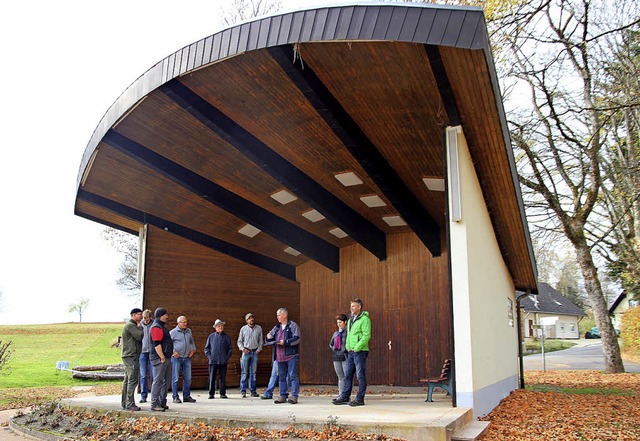 Der Pavillon im Kurgarten Kappel ist n...n und das Holz braucht einen Anstrich.  | Foto: Eva Korinth