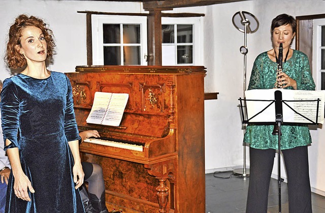 Agnes Waibel und die Klarinettistin Karin Dornbusch beim Konzert im Hebelhaus   | Foto: Georg Diehl