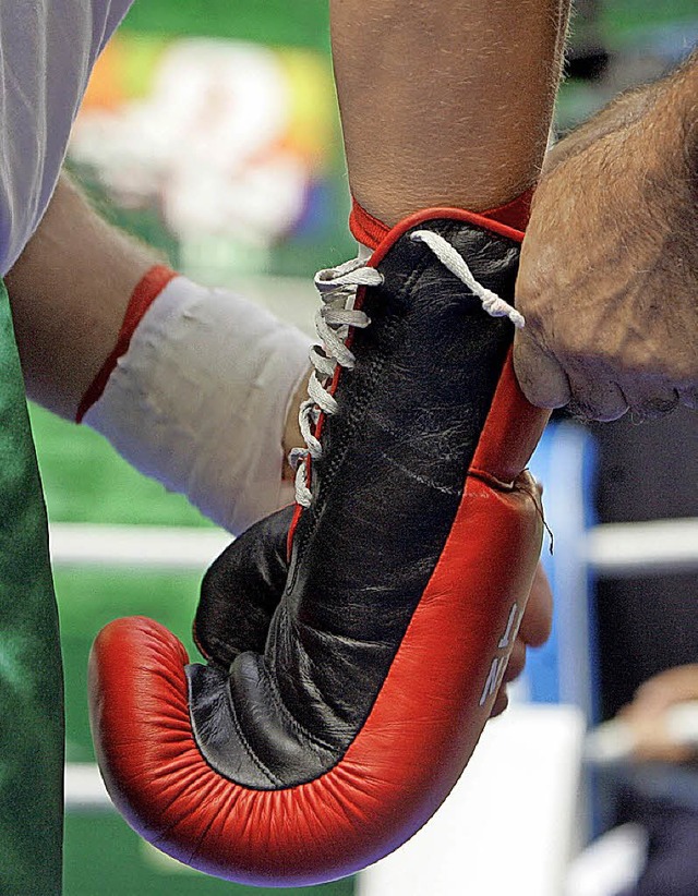 Wer will, kann am Sonntag in die Boxhandschuhe steigen.   | Foto: dpa