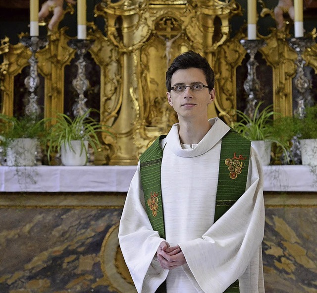 Ein schreibender Vikar: Thilo Corziliu...holischen Gemeinde in der Rathausgasse  | Foto: Ingo Schneider