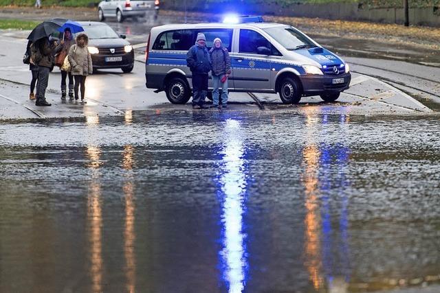 Das Herbstlaub sorgte fr die berflutungen beim Starkregen