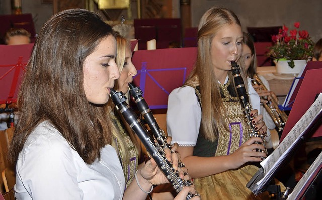 Auch die  Jugendkapelle Rimsingen bege...imsingen mit niveauvoller  Blasmusik.   | Foto: HAns-Jochen Voigt