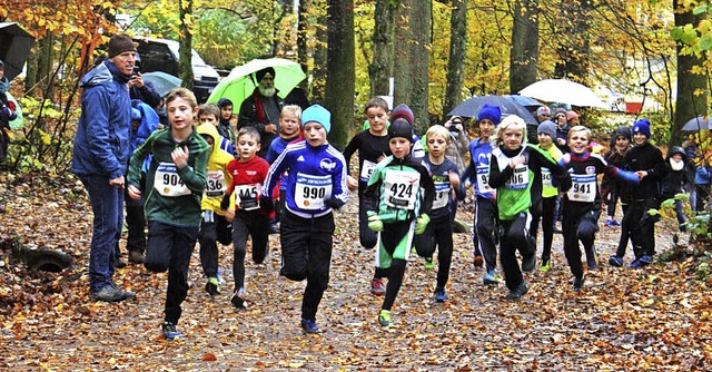 222 Luferinnen und Lufer zwischen ne...geber war der Turnverein Gundelfingen.  | Foto: Gabriele Fssler