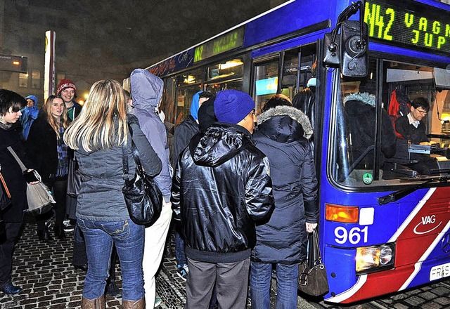 Nachtbusse, wie hier in Freiburg, sind...est, dennoch ist ein Bedarf vorhanden.  | Foto: Rita Eggstein