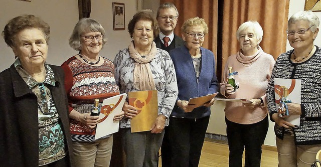 Ehrungen bei der Katholischen Frauenge...Elsa Eckerle und Klara Stehlin dabei.   | Foto: Ilona Hge