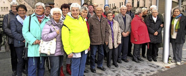 Eine Pause machten die Seniorinnen und...ch zu einem Erinnerungsfoto einfanden.  | Foto: Reiner Merz