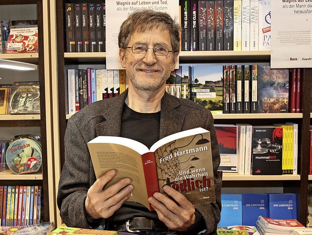 Autor Fred Hartmann in der Buchhandlung Blum  | Foto: Dagmar Barber