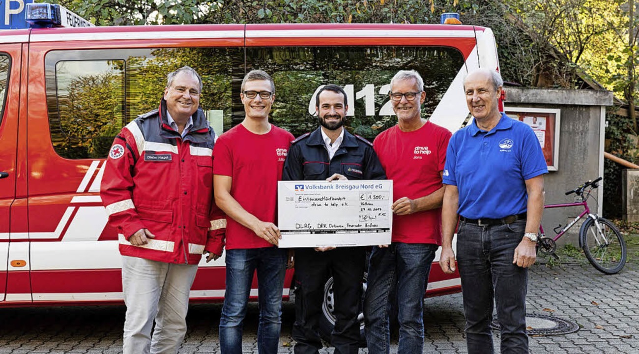 Dieter Nagel (DRK,  links), Maximilian...s) eine Spende in Hhe von 1500 Euro.   | Foto: zahn