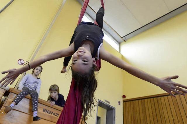 240 Schülerinnen und Schüler der Tunibergschule bereiten eine Zirkusaufführung vor