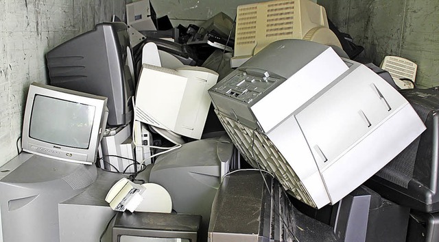 Bildschirme und Fernseher  zhlen mit ...itzenreitern  auf dem  Recyclinghof.    | Foto: Ulrich Spitzmller