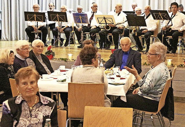 Die Dorfmusikanten bereicherten den Seniorennachmittag.   | Foto: David