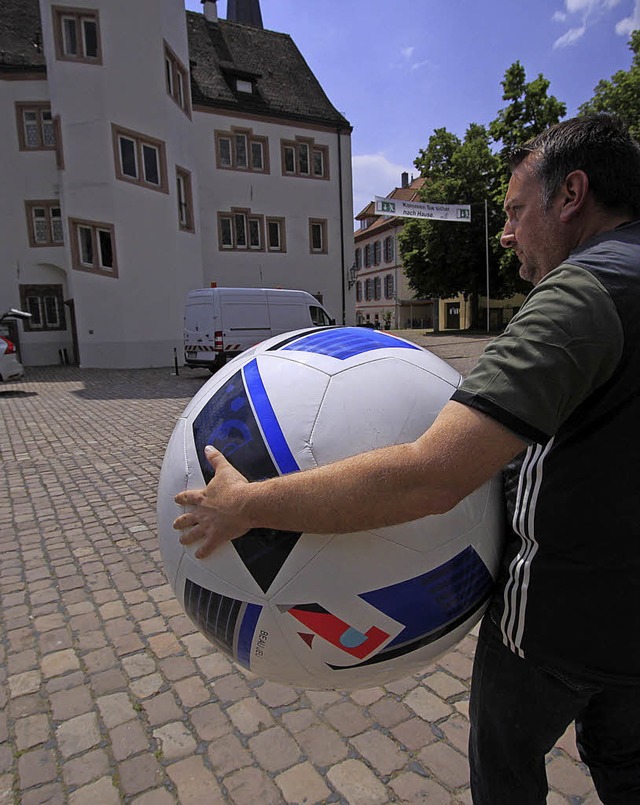 Den Ball ins Rollen bringen will Veran...er  auf dem Emmendinger Schlossplatz.   | Foto: Archivfoto: Patrik Mller