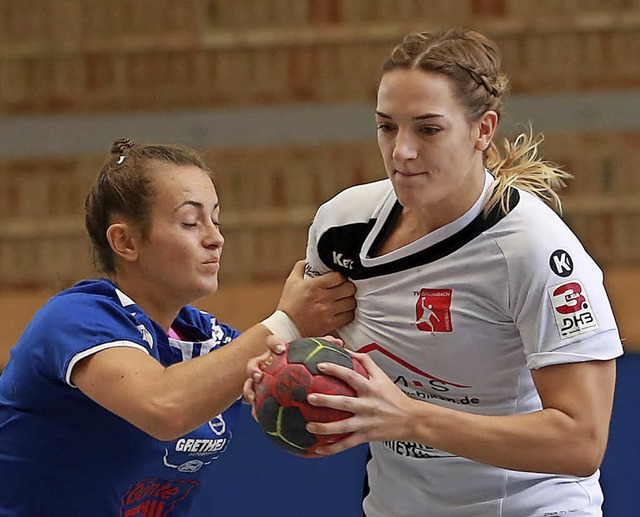 Auch in der Handball-Oberliga  nur sch...u kontrollieren: Sina Wiler (rechts)   | Foto: Niklas Schchlin