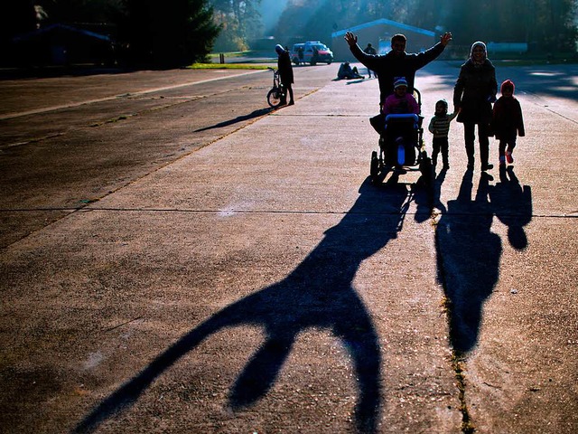 Eine Flchtlingsfamilie aus Syrien in Niedersachsen  | Foto: dpa