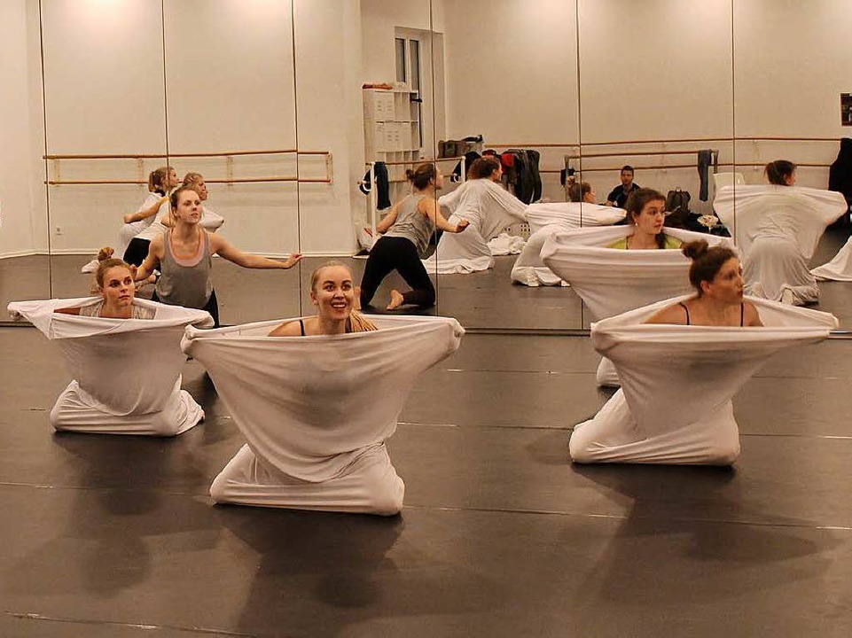 Die Tänzerinnen von &#8222;Diamond Dus...Tanztheater &#8222;Generation Y&#8220;  | Foto: Melissa Betsch