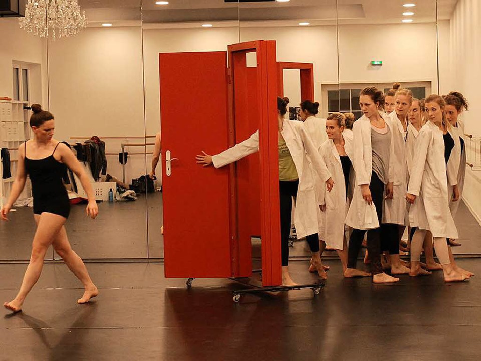 Die Tnzerinnen von &#8222;Diamond Dus...Tanztheater &#8222;Generation Y&#8220;  | Foto: Melissa Betsch
