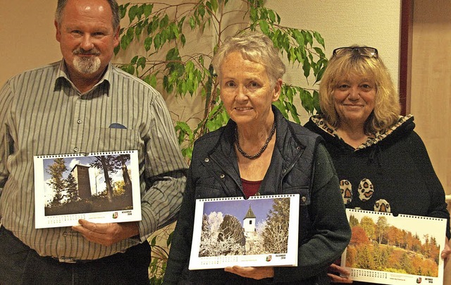 Zur Vorstellung des Dachsberg-Kalender...nen jeweils drei Fotos abgedruckt sind  | Foto: Karin Stckl-Steinebrunner
