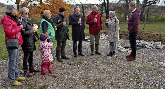 Zur Einweihung des privaten Naturschut...eordneter Josha Frey (links daneben).   | Foto: Cremer