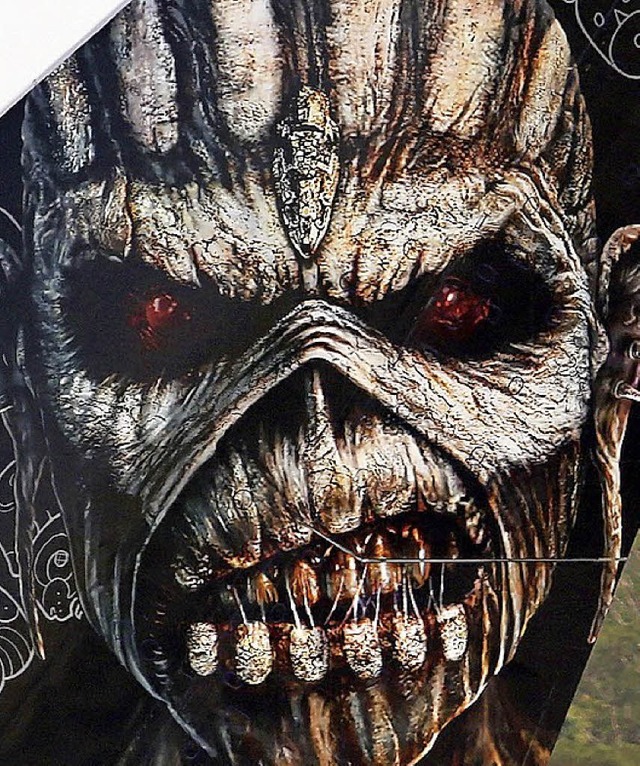 Iron Maiden Maskottchen Eddie auf dem Leitwerk der Boeing mit Namen Ed Force One  | Foto:  Der Sonntag Verlags GmbH