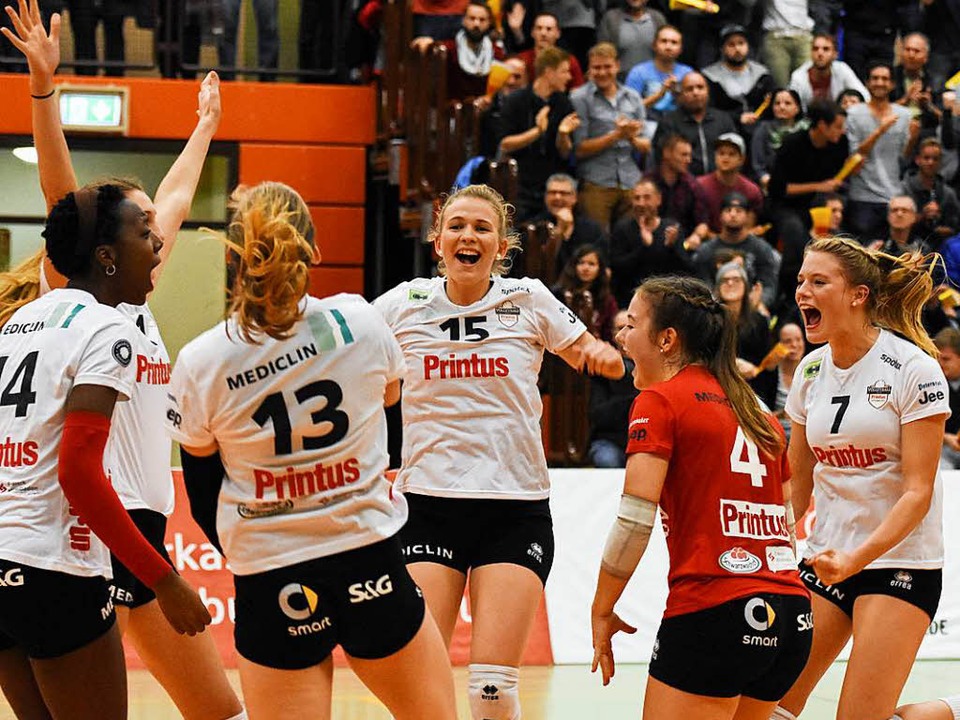 Die Offenburger Volleyballerinnen (hie...) durften sich auch in Neuwied freuen.  | Foto: S. koehli
