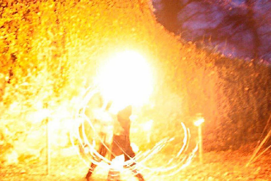 Feurig ging es bei der Aktion "Schlössle in Flammen" der Wehrer Pfadfinder auf der Burg Werrach zu. Feurig ging es bei der Aktion "Schlössle in Flammen" der Wehrer Pfadfinder auf der Burg Werrach zu.