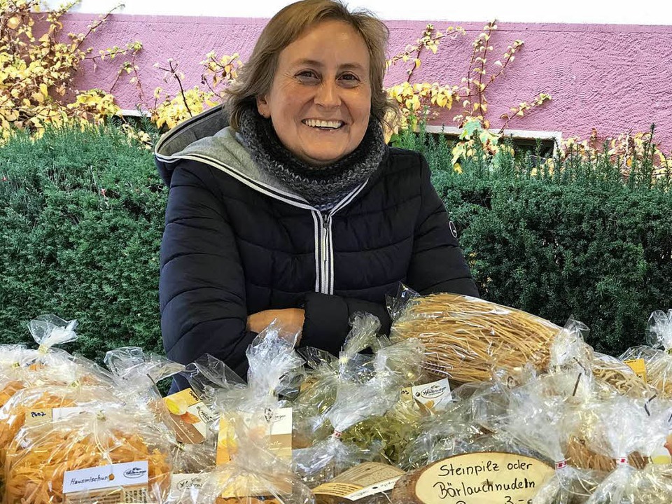 Susanne Hollenweger verkauft ihre Nudeln auf verschiedenen Märkten.  | Foto: Gebriele Hennicke