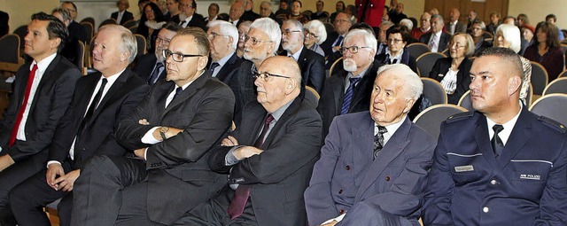 Vertreter des politischen und ffentli...i der Gedenkveranstaltung im Pflugsaal  | Foto: H: FSSEL