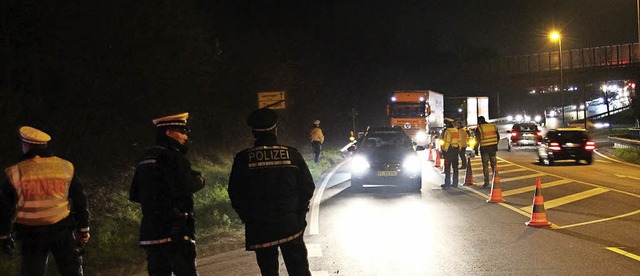 Bei den groangelegten Verkehrskontrol...t auslndischen Kennzeichen geachtet.   | Foto: Kares