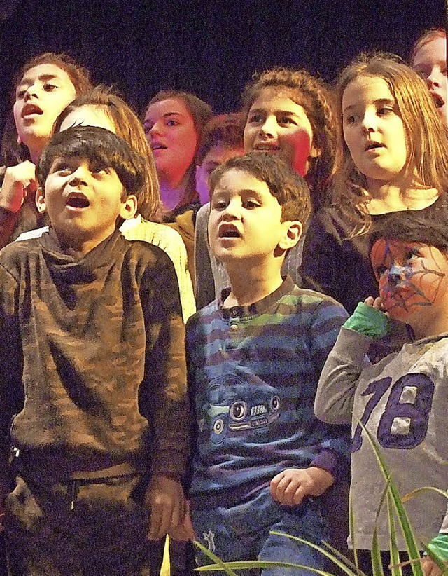 Kinder singen gemeinsam  | Foto: Karin Wortelkamp