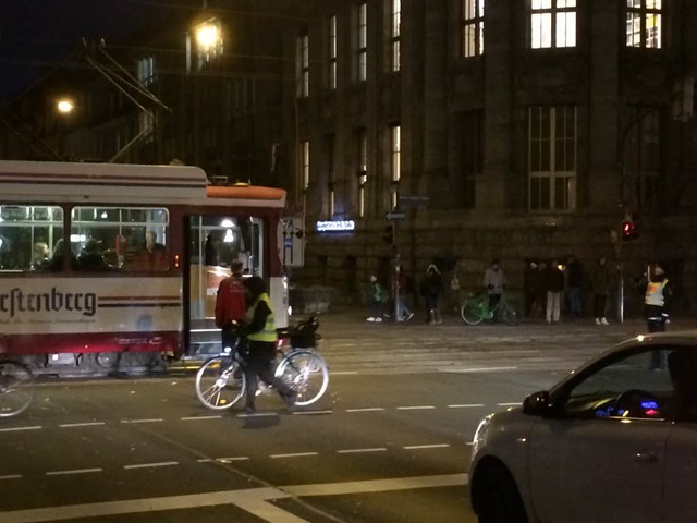 Durch den Beinahe-Unfall im Feierabend...n der Kaiser-Joseph-Strae lahmgelegt.  | Foto: Peter Sliwka