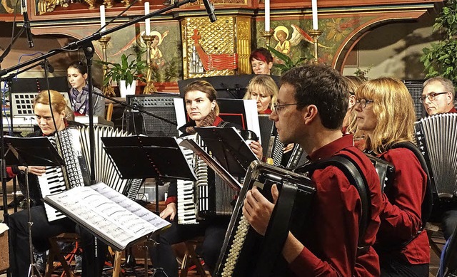 Kamen um zwei Zugaben nicht herum:  die  Harmoniker in der Kirche Heilig Geist    | Foto: Susanne Schleinzer-Bilal