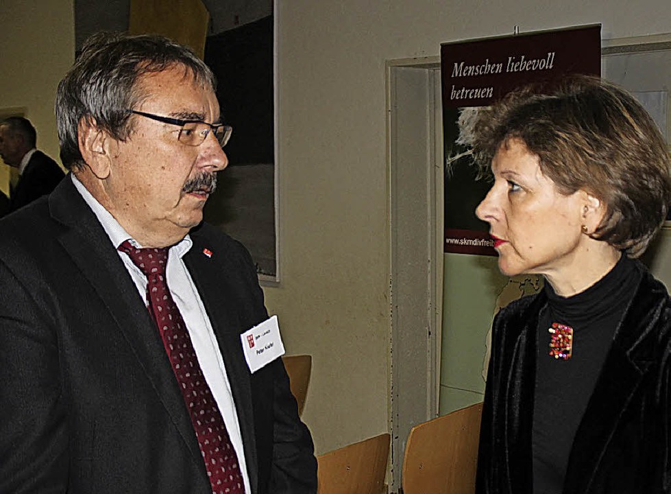 Landrätin Marion Dammann nutzte die Be...ch mit dem Vorsitzenden Peter Kiefer.   | Foto: Rolf Reissmann