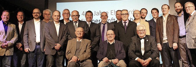 Die Mitglieder der Fischerzunft Harthe...hts Zunftmeister Bernhard Birkenmeier   | Foto: Fotos: Otmar Faller