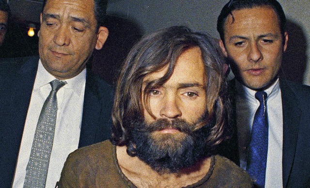 Der 35-jhrige Charles Manson 1969 bei seinem Gerichtsprozess in Los Angeles.   | Foto: dpa