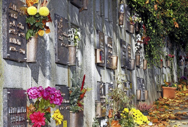 Eine Urnenwand auf dem Lahrer Bergfriedhof   | Foto: Heidi Fssel