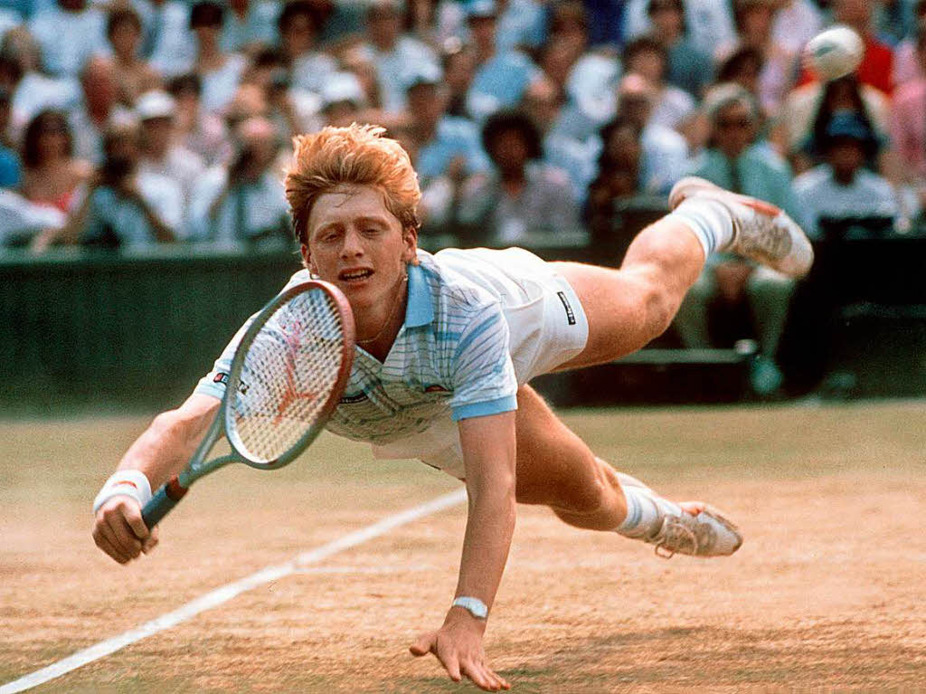 Mit 17 Jahren wird Boris Becker bereits zum Star: 1985 tritt er in Wimbledon an, ungesetzt, er ist bis dahin nur wenigen bekannt.  Sein Markenzeichen: der Hechtsprung am Netz.